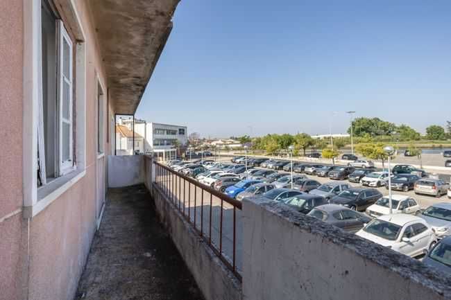 Prime Line Investment: Prédio de 4 frações na marginal da Moita
