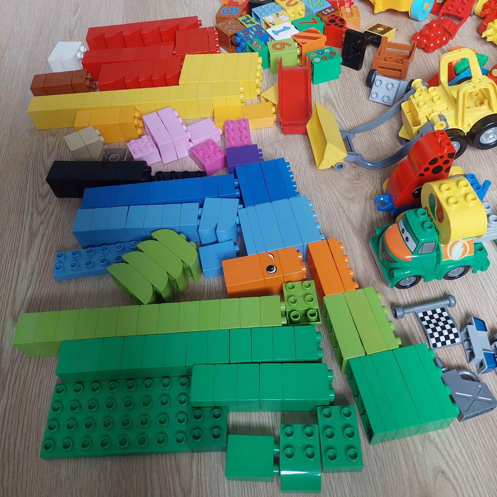 Ogromny zestaw LEGO DUPLO domek zwierzęta auta samoloty ludziki stodoł