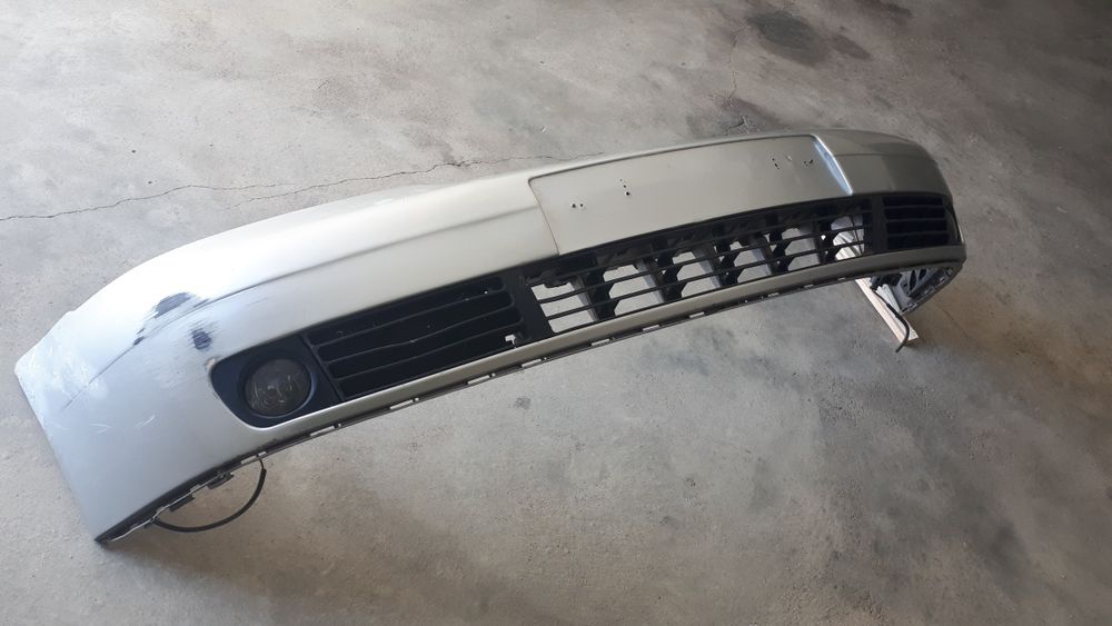 Pára-choques da frente Audi A4 fase 2 (1999 a 2004) impecável