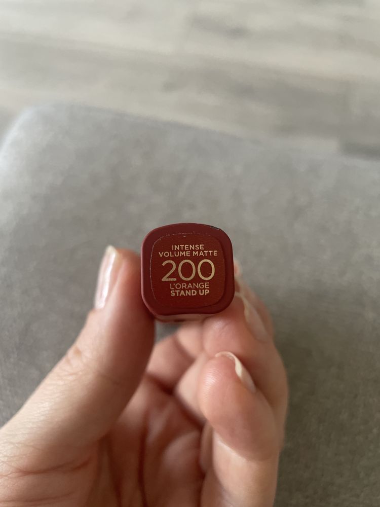 Loreal pomadka intense volume matte uzyta do swatcha