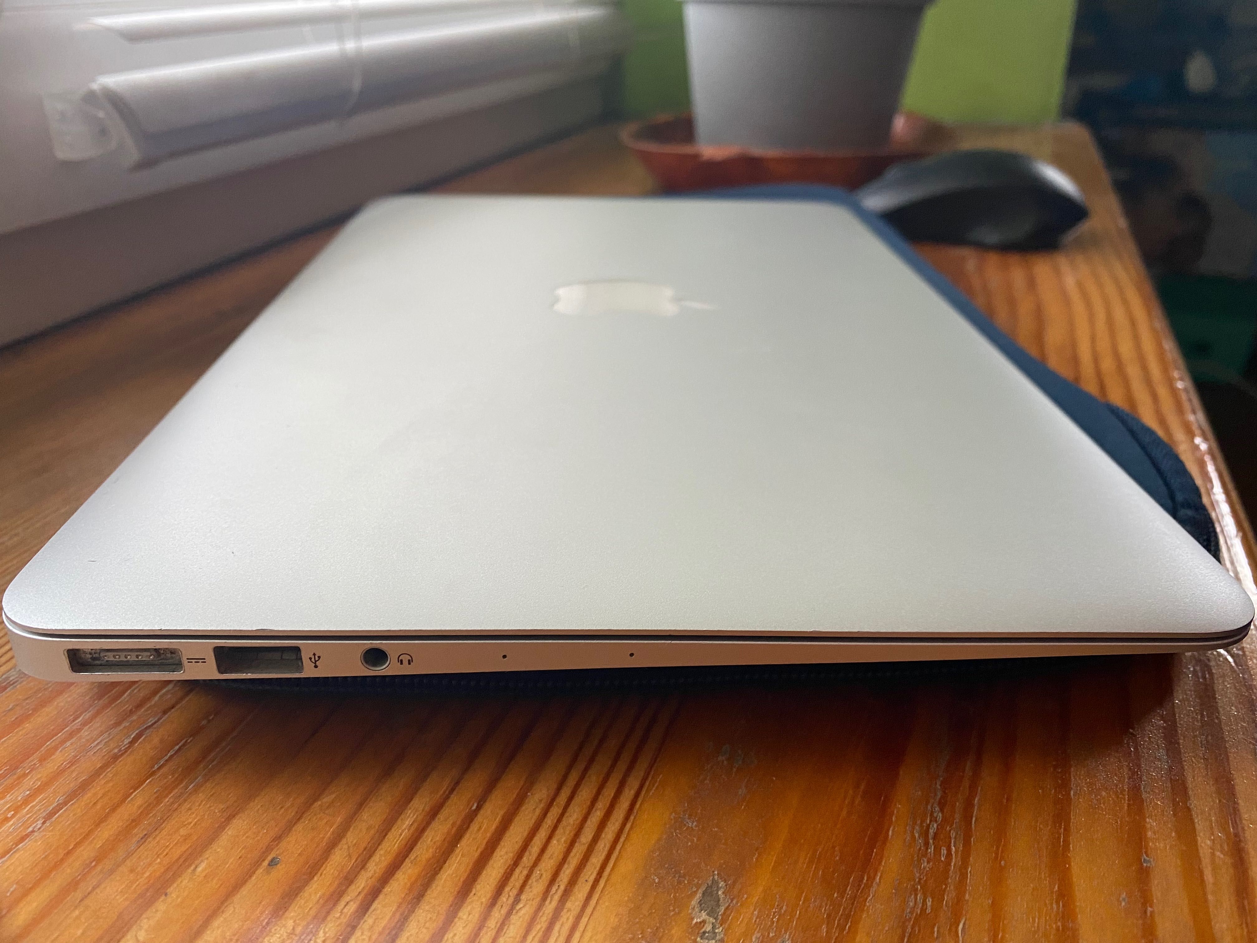 MacBook Air A1465, 2014 rok