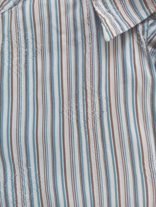 Koszula w paski z oryginalnym zdobieniem z krótkim rękawem