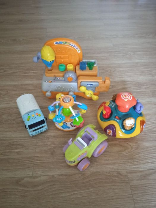 Музичні іграшки з батарейками