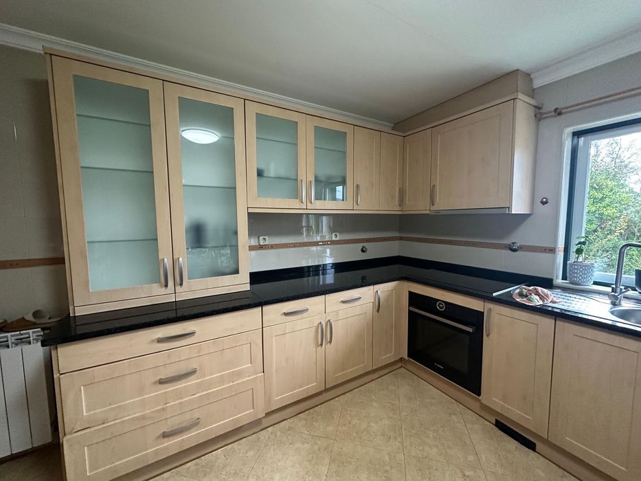 Cozinha com pedra e pia incluida