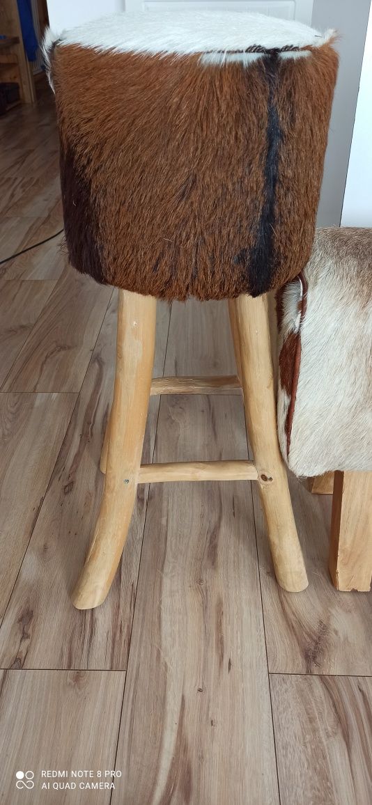 Sprzedam 2 stołki barowe i ławkę z naturalnym futrem