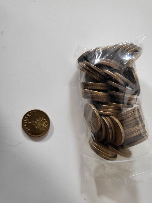 Varias notas e moedas