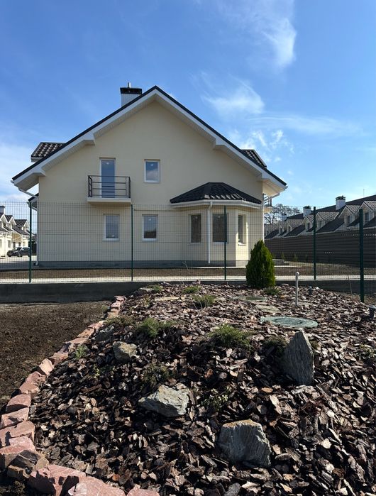 Таунхаус з виходом до озера;Лівий берег, с.Гнідин; на території басейн