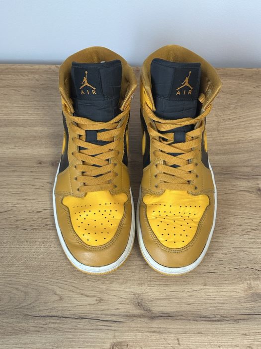 Чоловічі Кросівки Nike Air Jordan 1 Mid sz 42 BQ6472-700