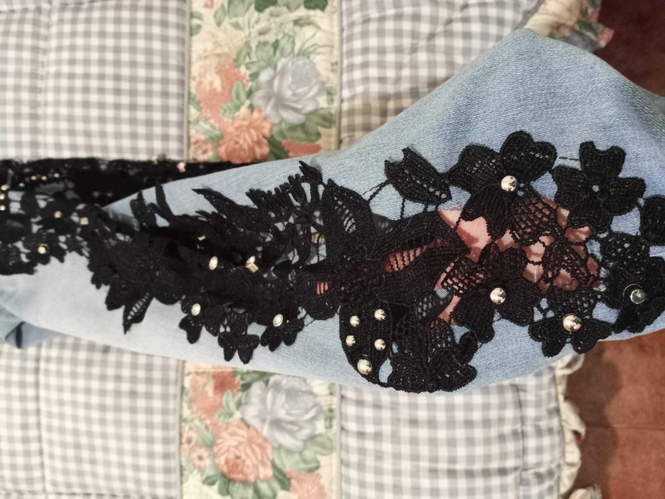 Calça de ganga com renda