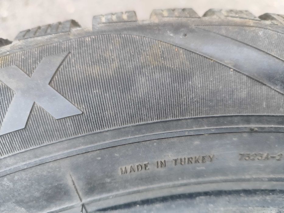 Резина зимняя STARMAXX 215/55R17. Комплект. Состояние новой