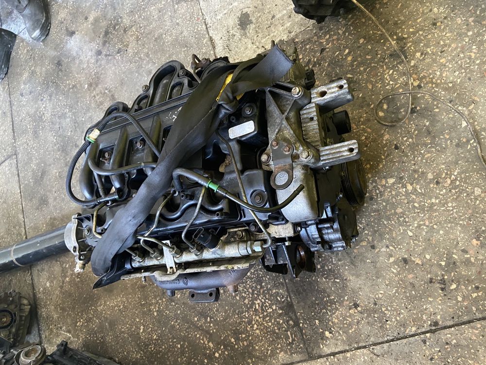 Мотор двигун двигатель Renault master trafic 2.5 DCI розборка
