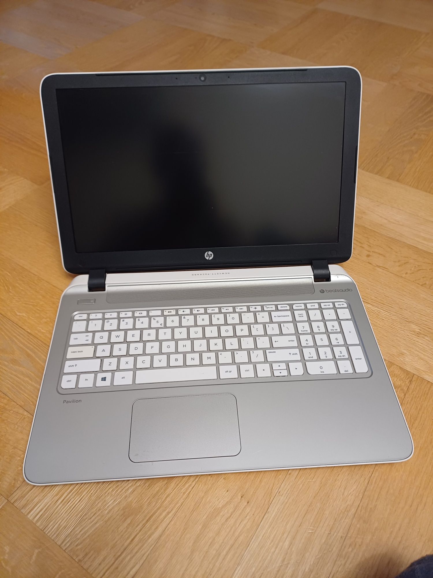 Laptop HP Pavilion M1K93EA