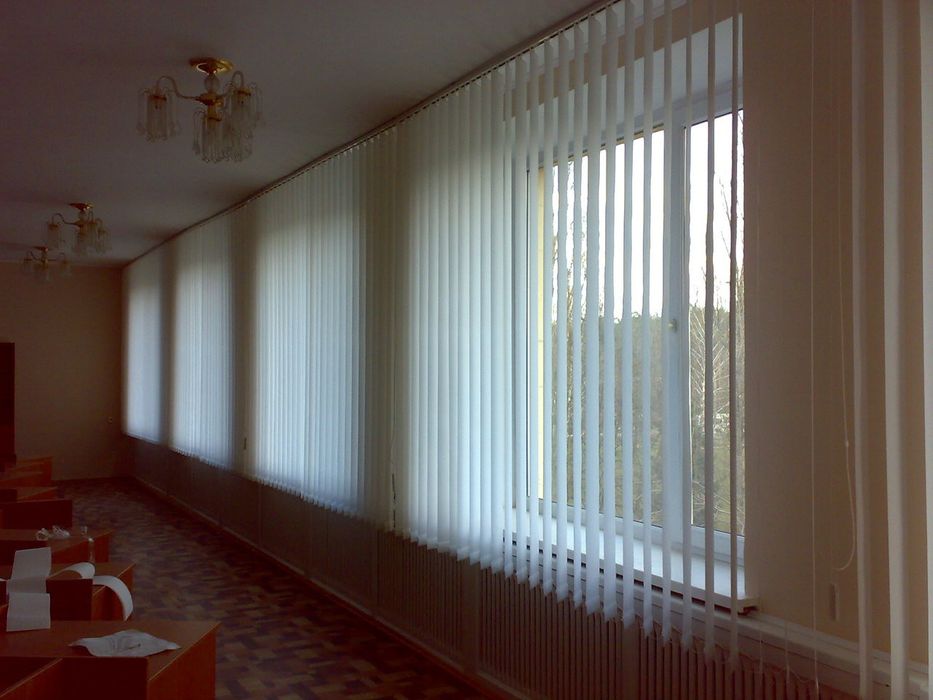 Встановлення жалюзів ролетів карнизі