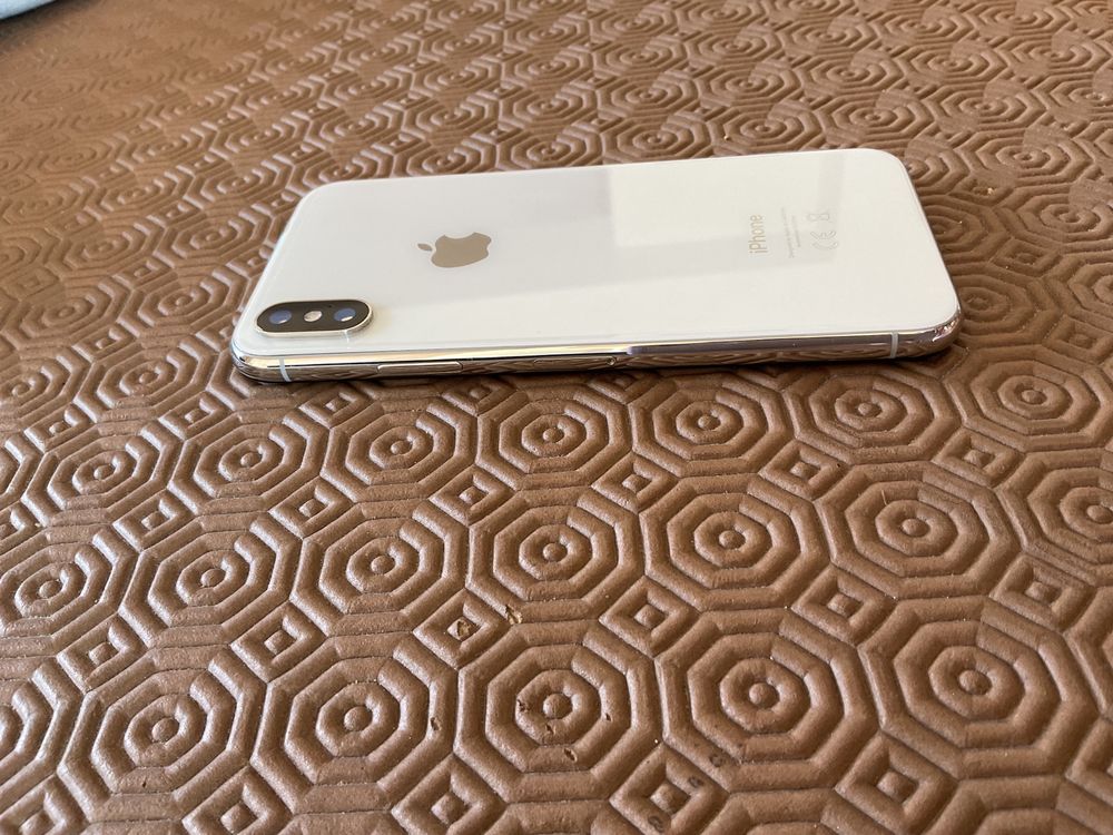 iphone X + cabo de carregamento( descrição)