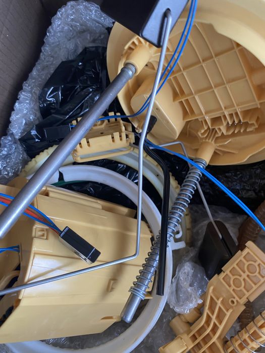 Датчик рівня палива та насос палива ML