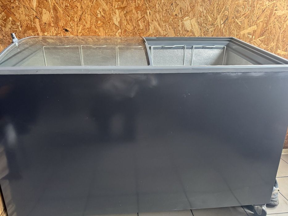 Вітрина холодильна,ларь морозильний