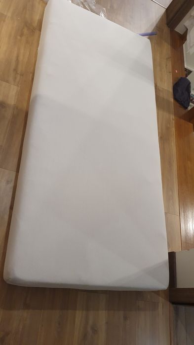 Materac 90 × 200 półtwardy