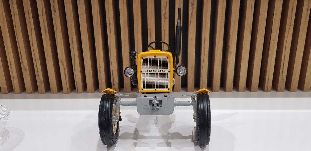 Ursus C-330 - 1:8, DeAgostini (38 numerów)