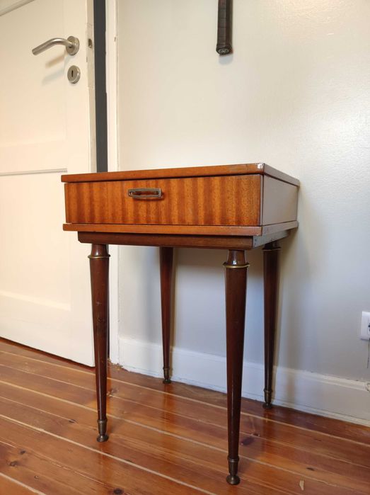 Mesa de Cabeceira ou de Apoio Vintage