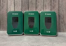 Апаратний криптогаманець Trezor Safe 3
