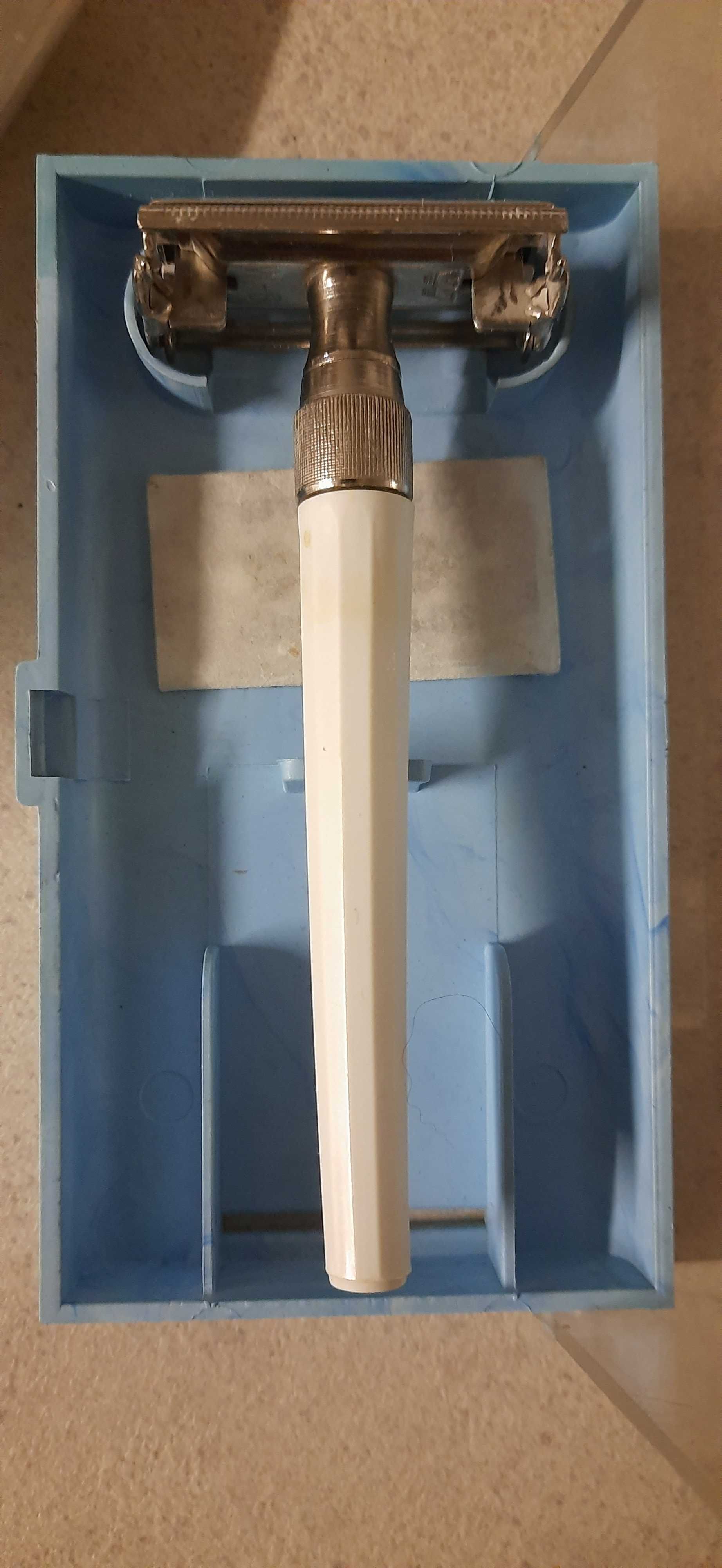 Maszynka do golenia Wizamet W-6 plus pędzelek PRL