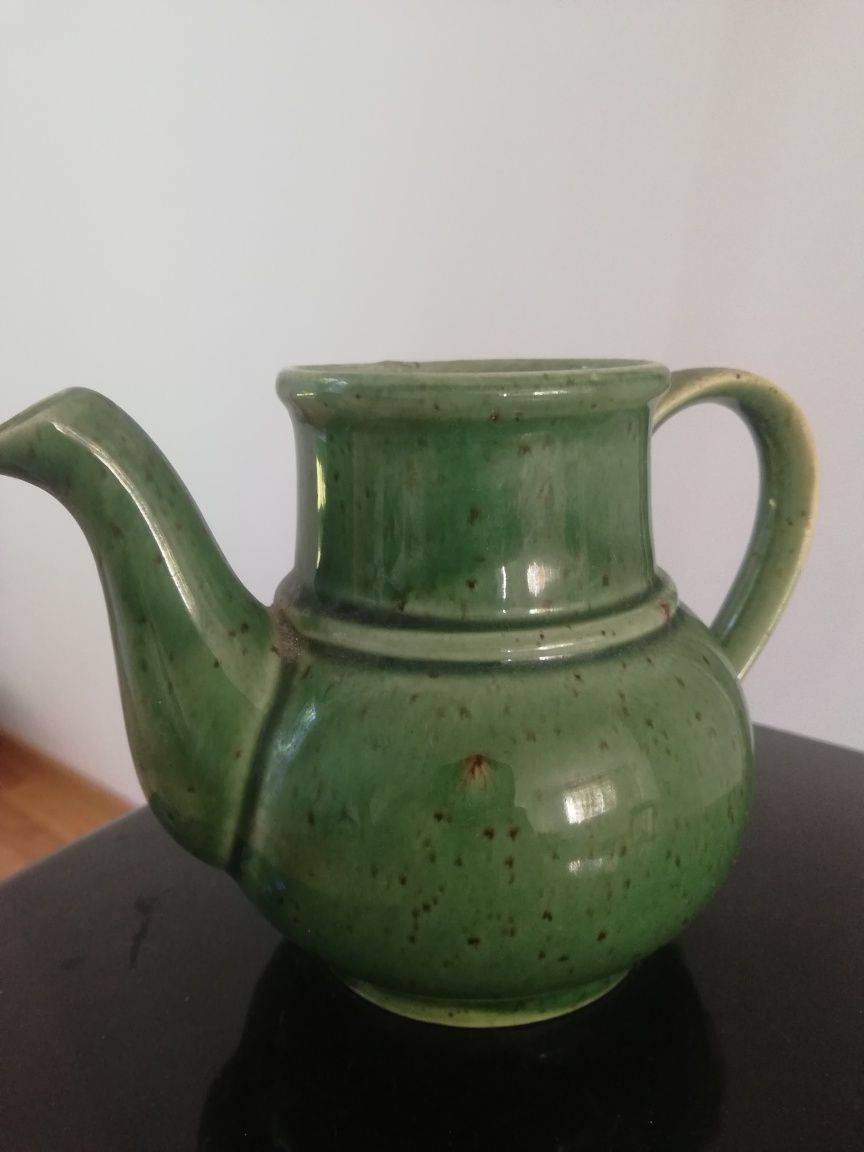 Zielony ceramiczny dzbanek, imbryk do herbaty