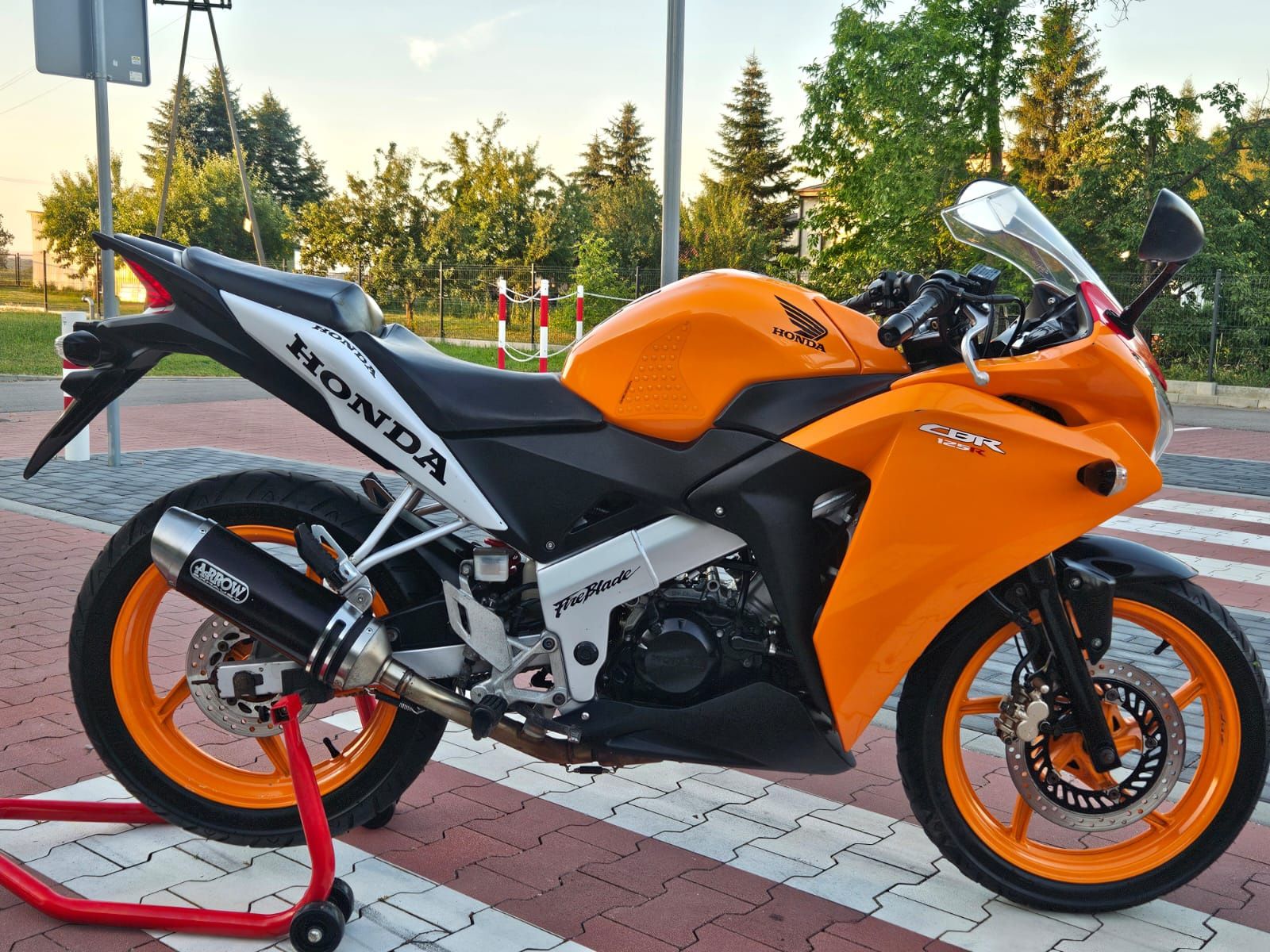 Honda CBR 125 cbr125r Repsol jc50 nowe opony a1 B1 zadbane