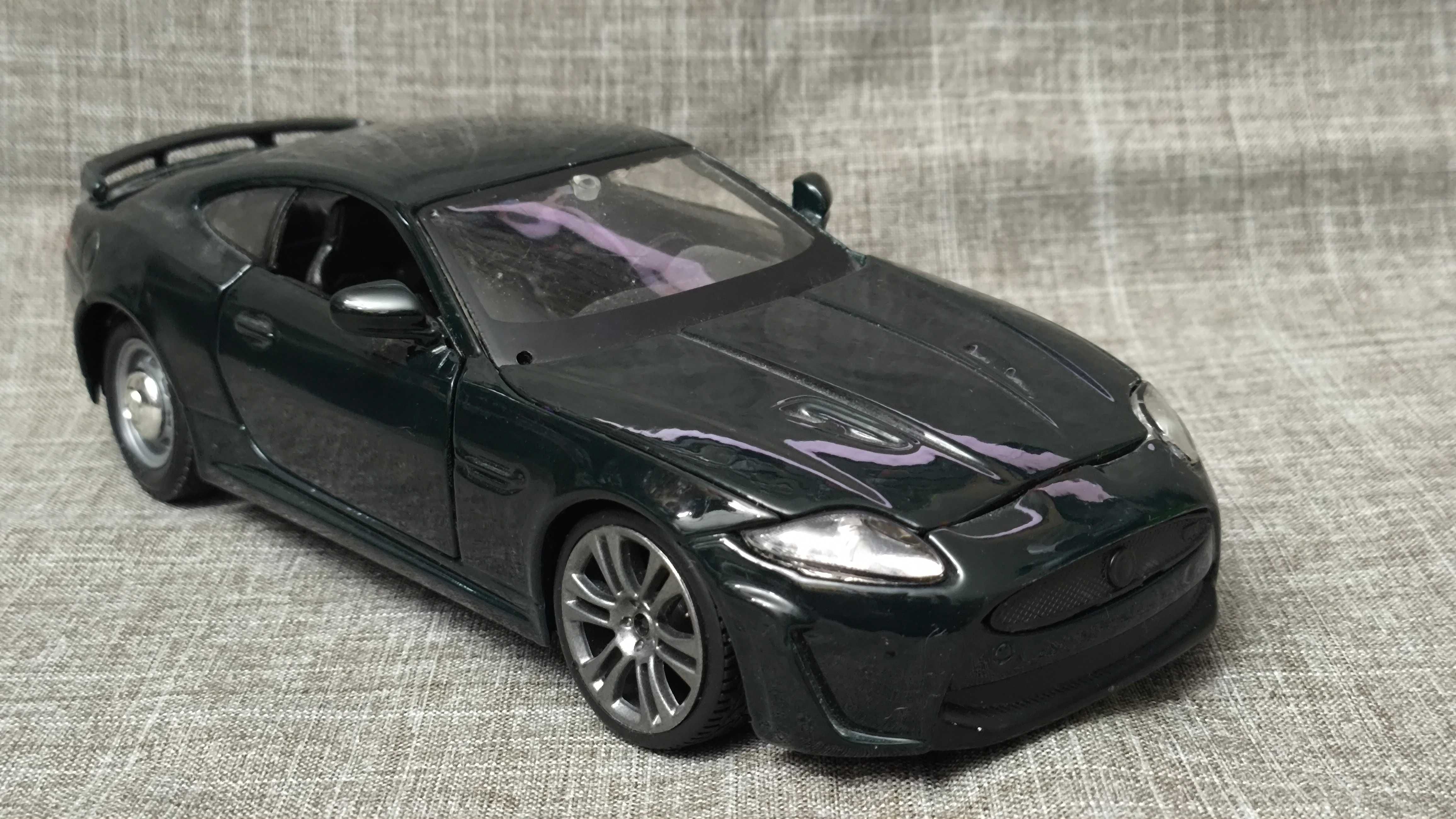 Машинка Jaguar XKR-S 1/24 Bburago