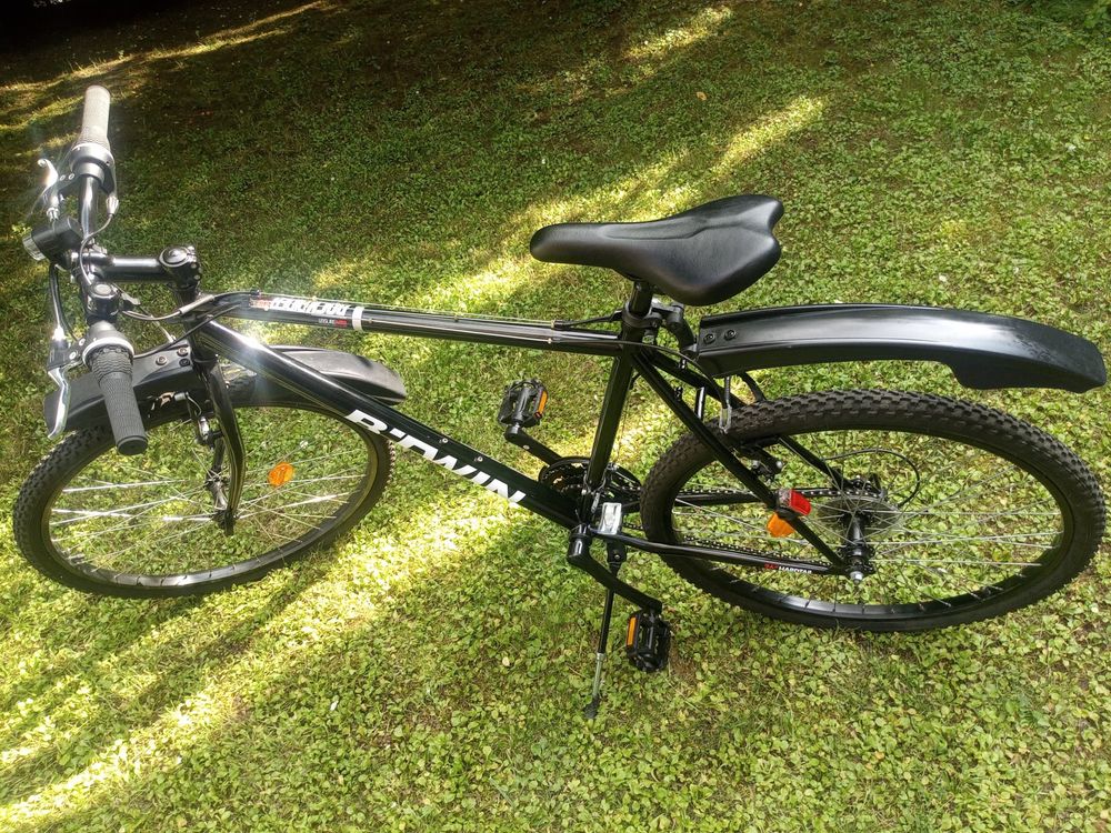 Czarny rower męski Decathlon B’Twin Rockrider 300