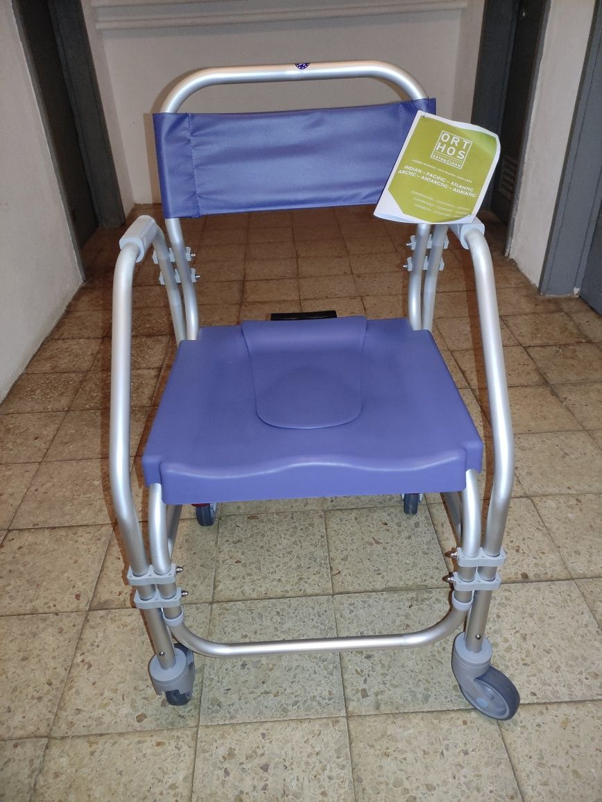 Cadeira de Banho Sanitária com Rodas Pacific
