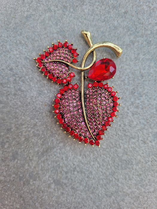 Broszka liście w kształcie serc