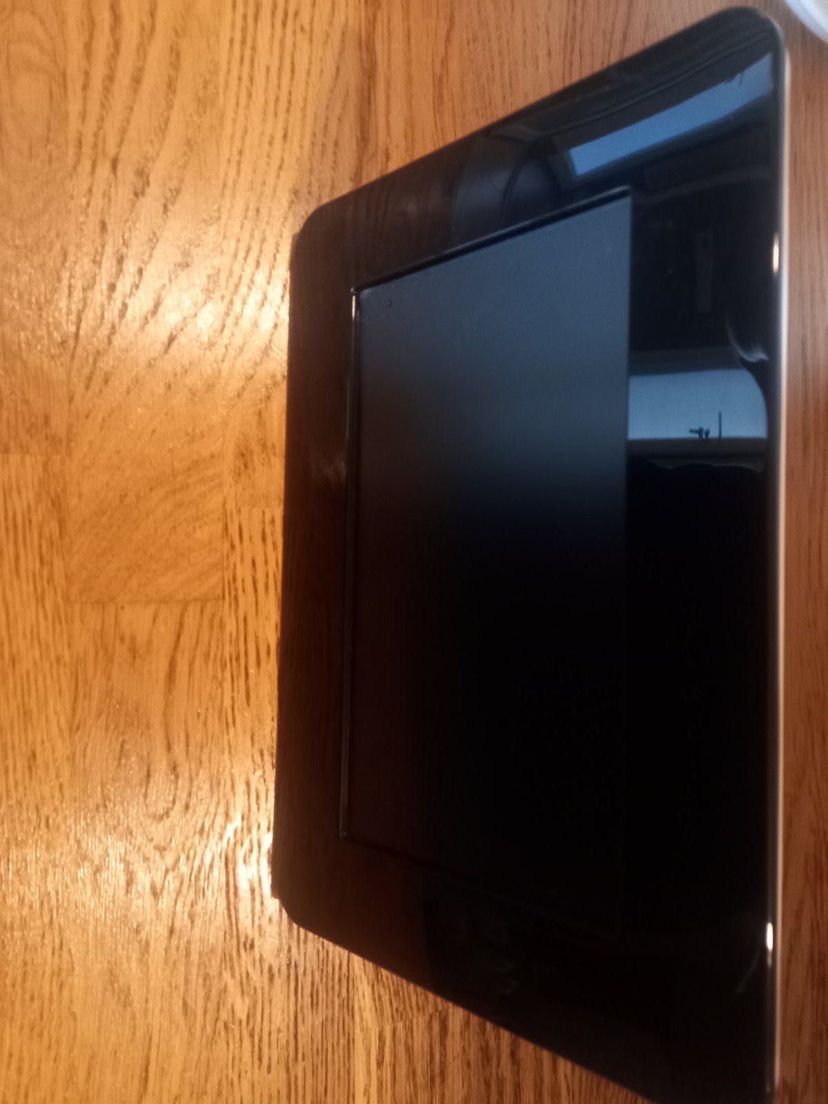 Цифровая фоторамка Samsung LP07 (SPF-71ES) Black