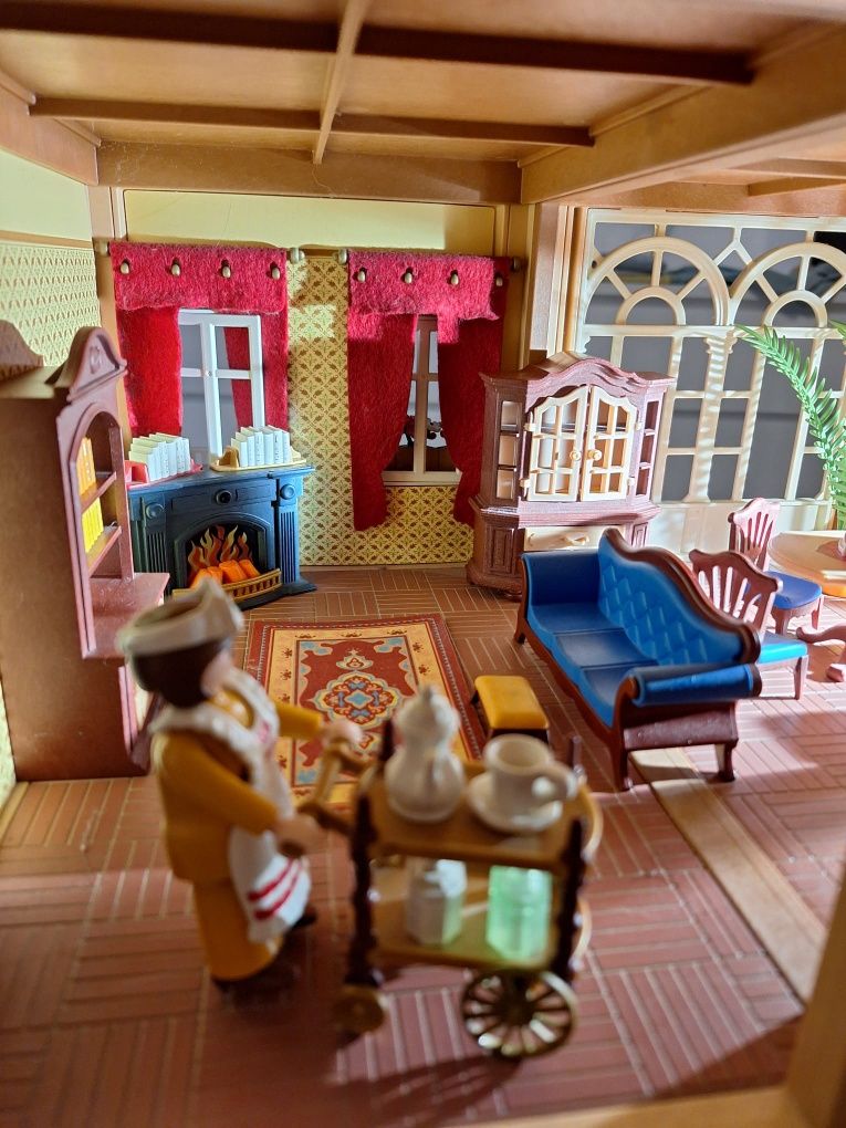 Playmobile nostalgiczny domek z pełnym wyposażeniem i 8 figurkami