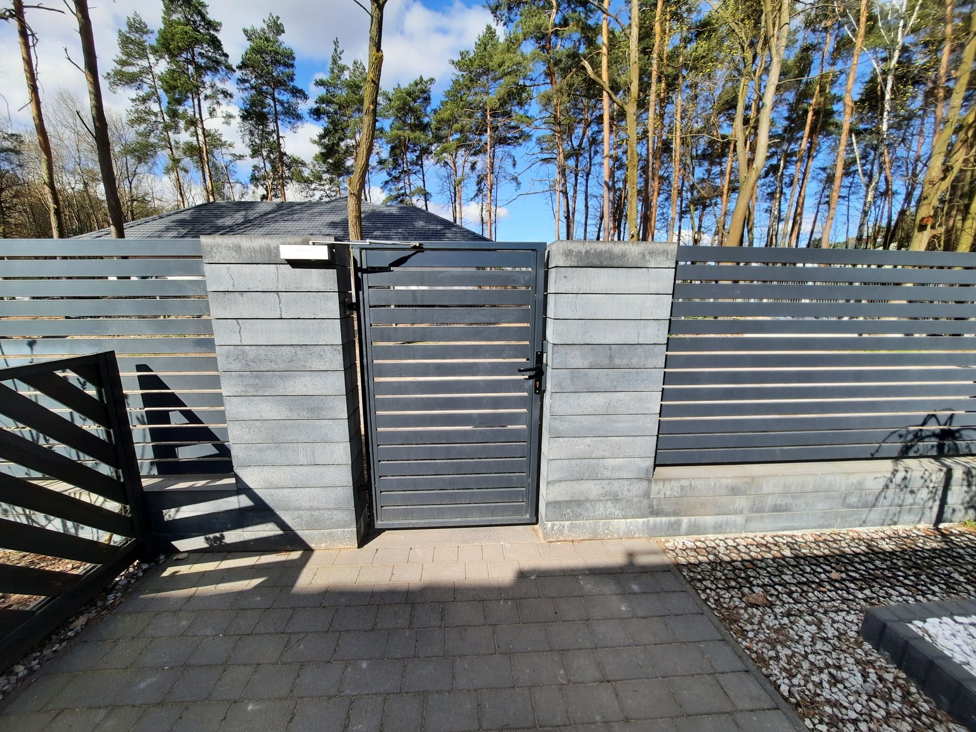 Ogrodzenie panelowe z bramą i furtką.Kompletne