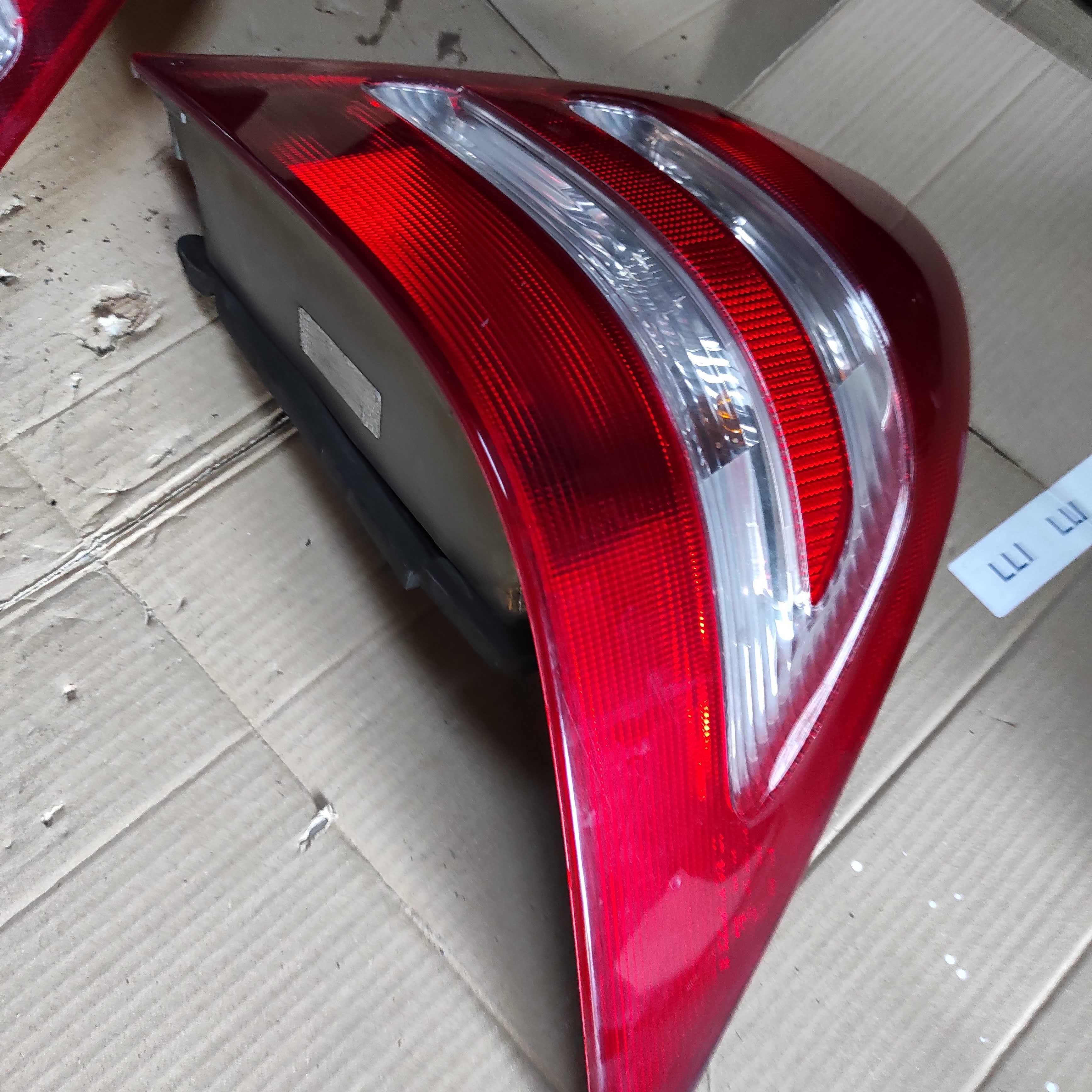 Lampa Tył Prawa Lewa Mercedes W 203 Sedan Komplet