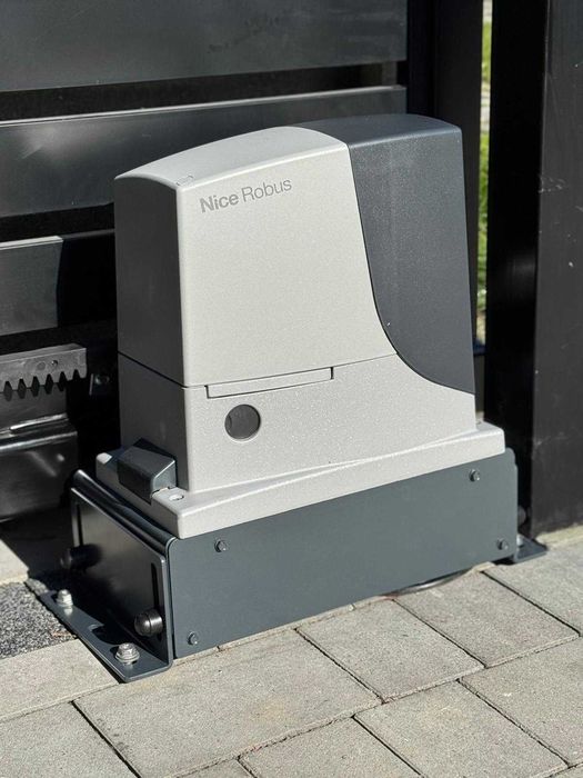 Montaż napędu do bramy przesuwnej NICE ROBUS 400/600/1000