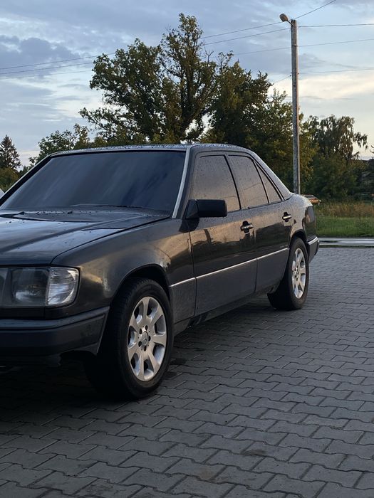 Мерседес 124 2.0 1993 року