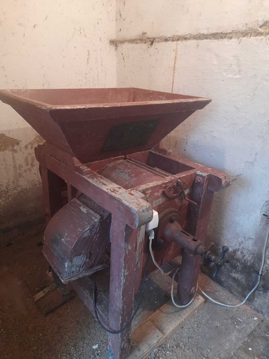 zabytkowy śrutownik