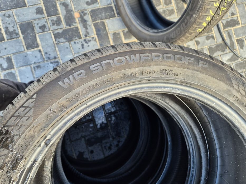 Nokian WR Snowproof P 235/45/18 98V rok 2022 8mm