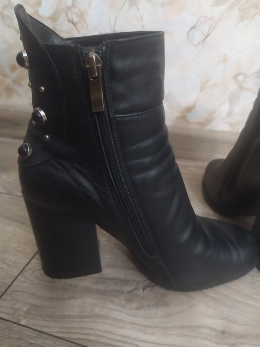 Жіночі шкіряні черевики