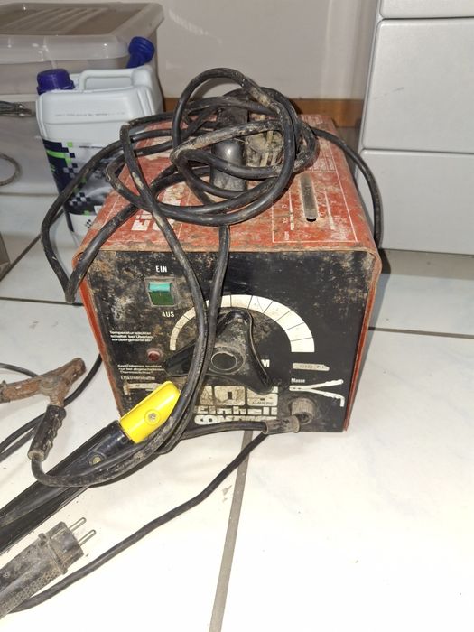 Máquina de soldar e rebarbadora