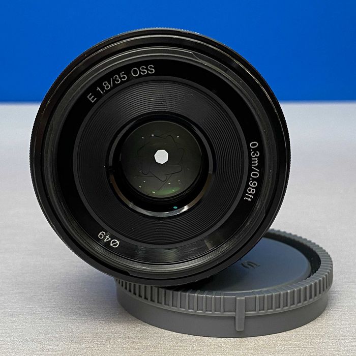 Sony E 35mm f/1.8 OSS