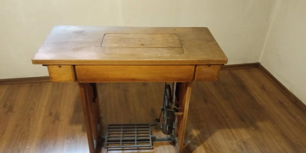 Stolik  maszyna do szycia Łucznik KL.82 antyk