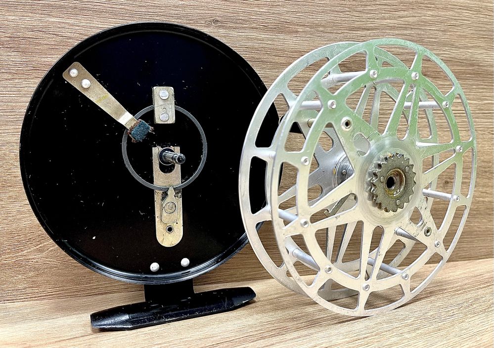 Kolowrotek wędkarski typu Centerpin Katushka Nevska z 1978 roku nowy