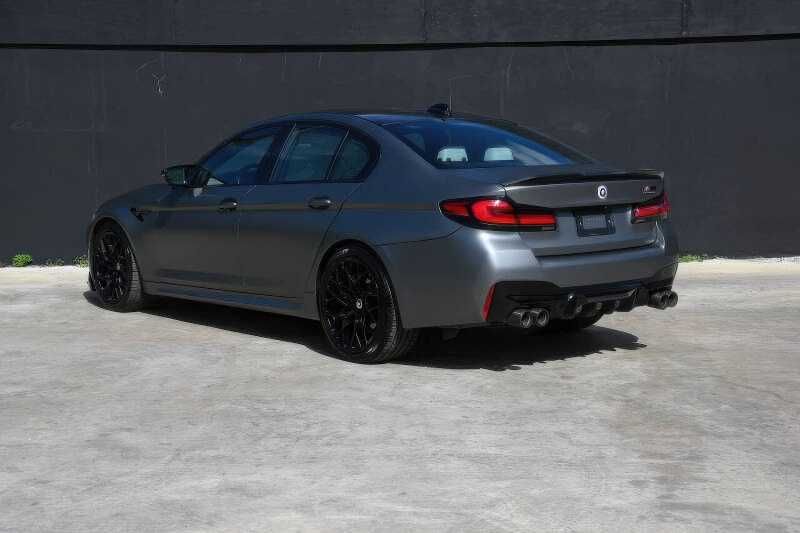 2023    BMW   M5