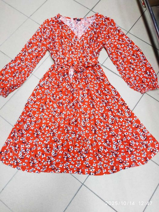 Czerwona sukienka kwiaty BodyFlirt 46