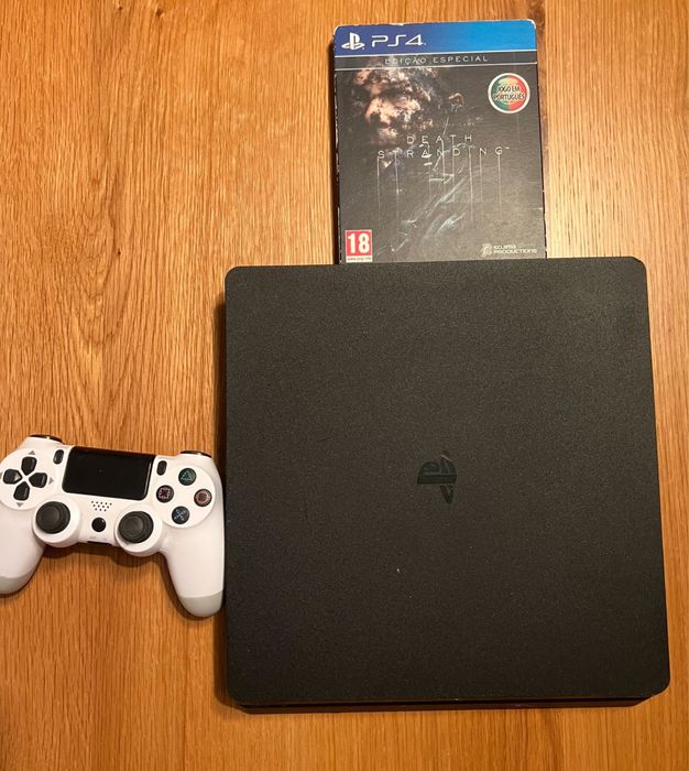 Playstation 4 com comando