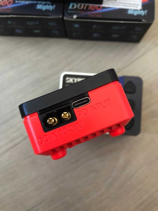 SKYRC b6neo, 200W 10A зарядне для дронів в збірок до 6S, є вхід TYPE-C