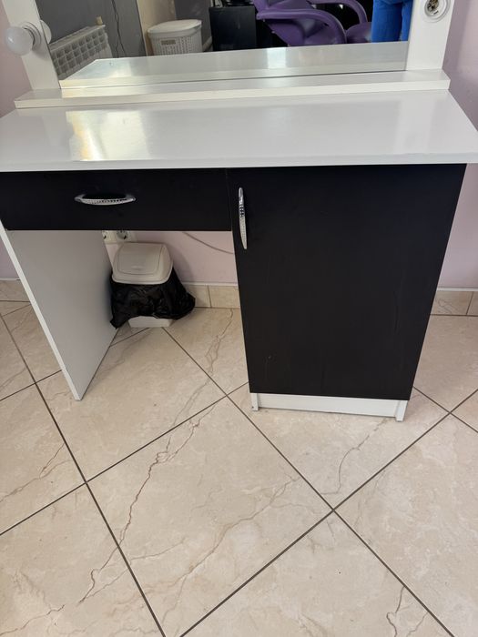 Зеркало з підсвіткою і тумба