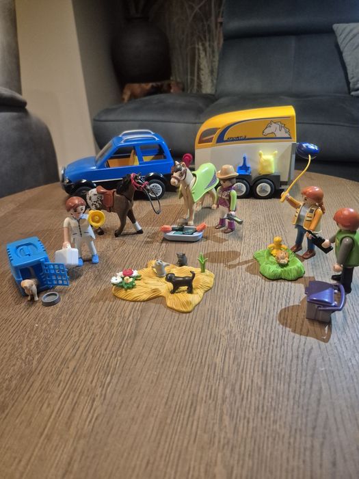 Zestaw Playmobil samochód z przyczepą dla koni + dodatki